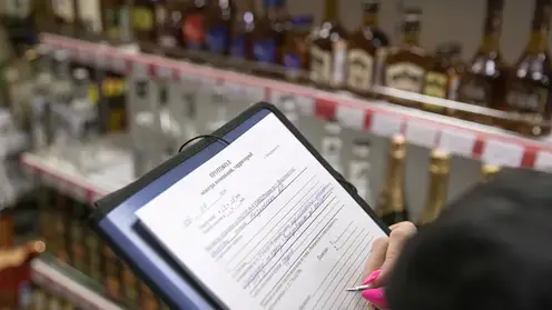 Более 100 литров контрафактного алкоголя изъяли из торгового оборота в Приморье