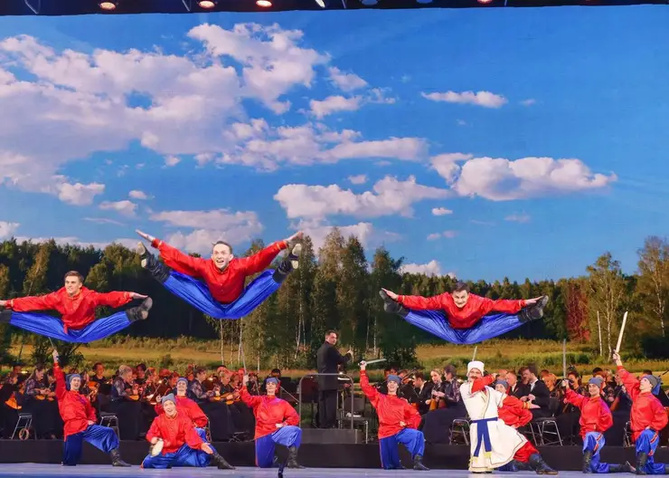 В Кремлевском дворце состоялся большой концерт ансамбля танца Сибири имени Годенко
