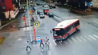 В Кузбассе автобус наехал на старушку на пешеходном переходе