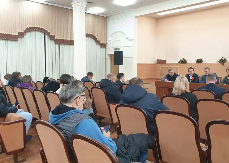 Около 200 жителей красноярской Николаевки получили консультацию рабочей группы по КРТ