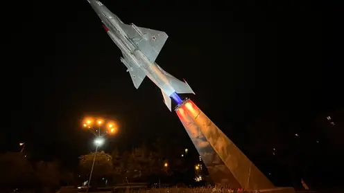 В Красноярске завершилась реставрация памятника самолету МиГ-21Ф