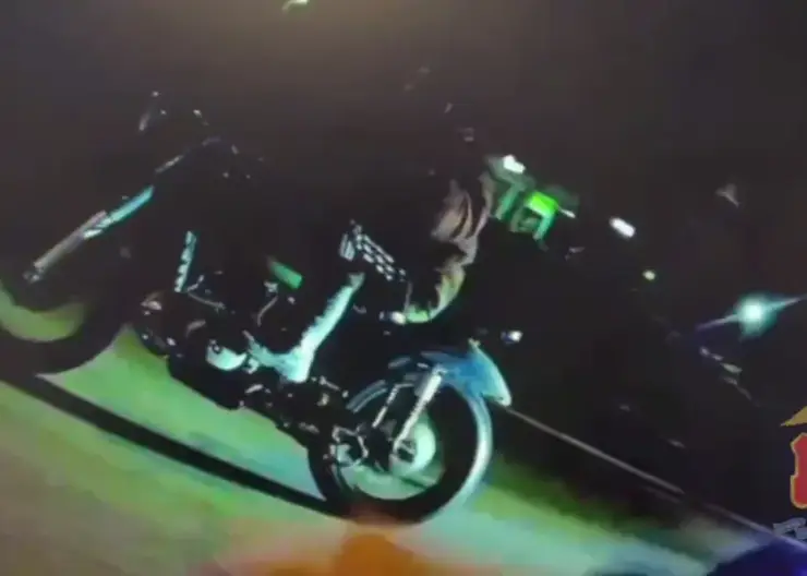 В Ачинске пьяный мотоциклист без прав пытался скрыться от полицейских в лесу