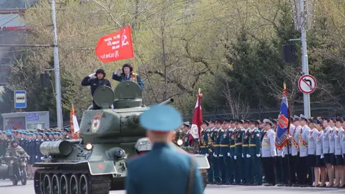 В Красноярске прошло торжественное шествие в честь Дня Победы