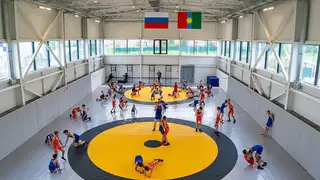 Олег Дерипаска открыл спортивные центры в трех городах Сибири