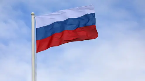 В Красноярске торжественно подняли флаг РФ