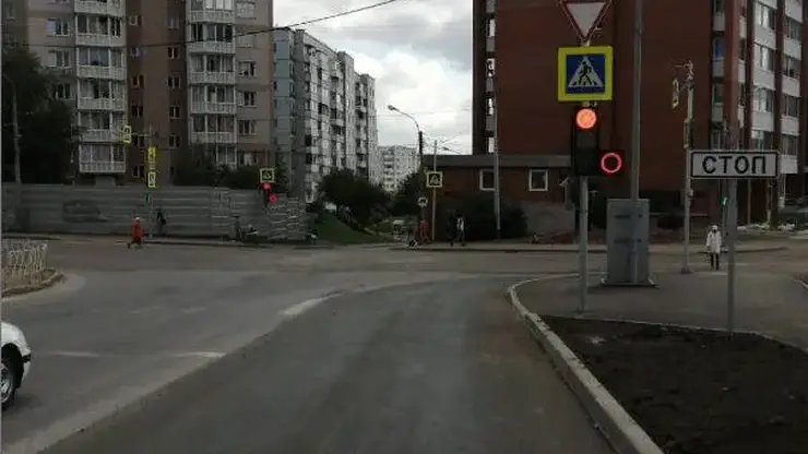 В Солнечном на светофоре по ул. Ерофеевской появилась дополнительная секция светофора со стрелкой направо
